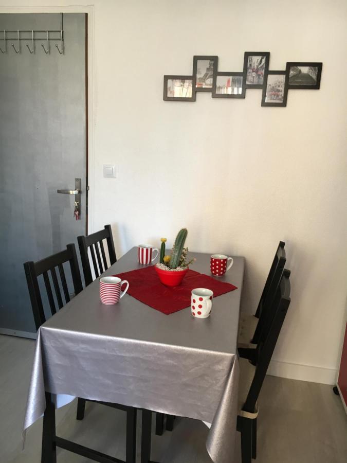 A La F2 Apartment *